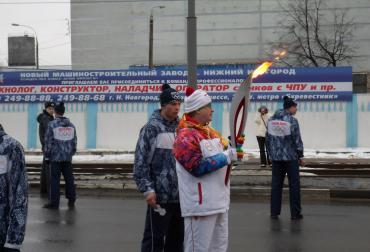 Художник и факелоносец Олимпиады Сочи 2014 в Нижнем Новгороде. Церемония эстафеты олимпийского огня